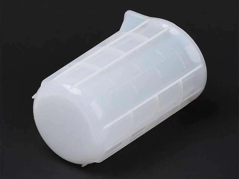 Verre doseur avec bec verseur en silicone - 750 ml - Image 2